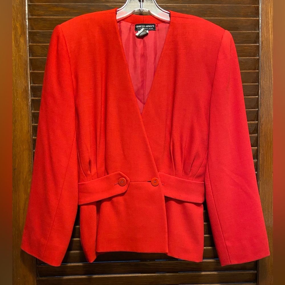 ARMANI Uomo/Chicago Vintage Red Wool Blazer. Previous owner’s favorite ❤️